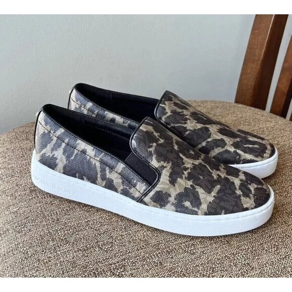 Michael Kors Women Brown Canvas Animal Print Slip On Loafers With MK logo Sz 8 - Picture 2 of 8